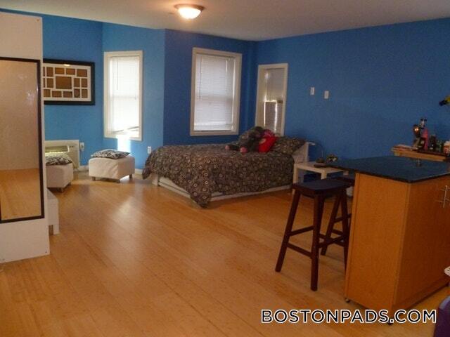 Building Photo - 461 Park Dr