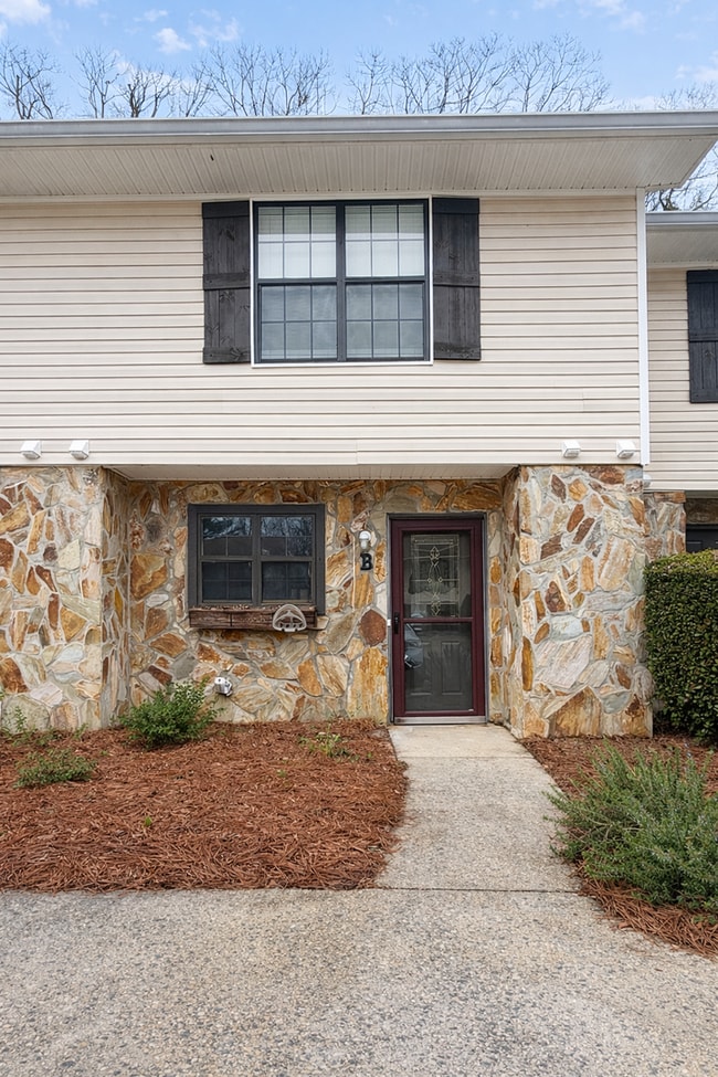 Building Photo - 2 Bedroom/2.5 bath near Lake Lanier