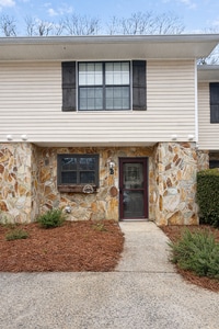 Building Photo - 2 Bedroom/2.5 bath near Lake Lanier