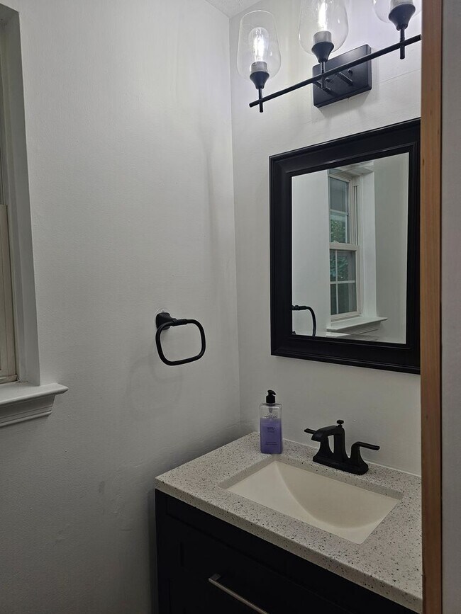 Building Photo - 5679 Hickory Fork Rd