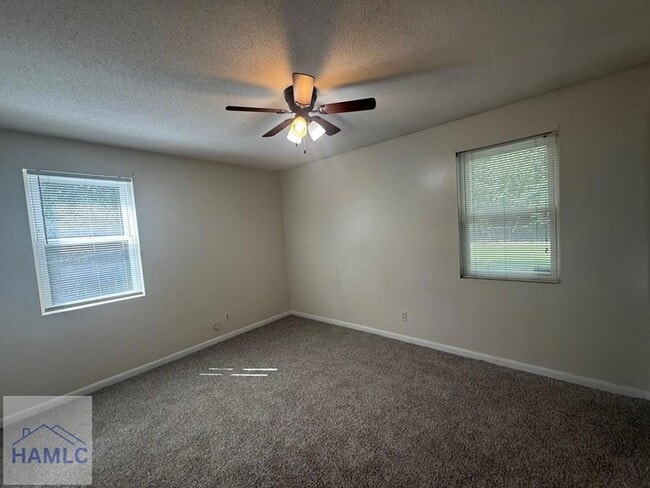 Building Photo - 814 Kelly Dr