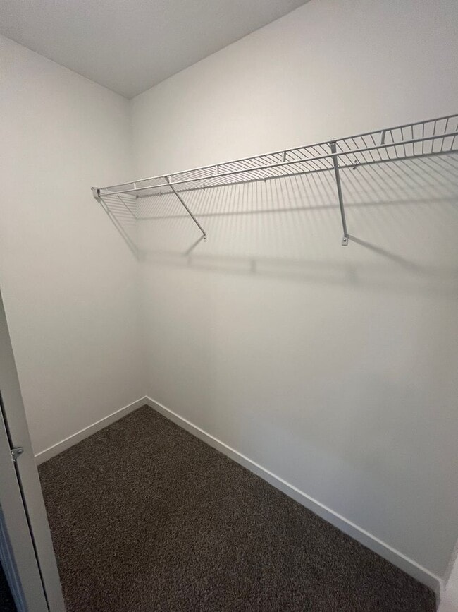 Building Photo - Spacious 4-Bedroom Home in Altoona Neighbo...