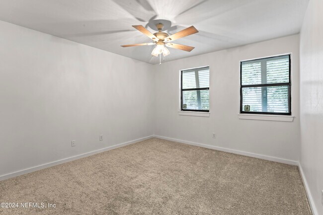 Building Photo - 798 Main St