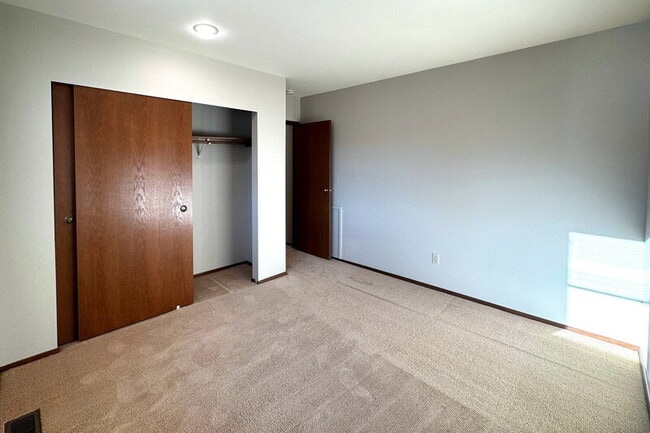 Building Photo - 12941 NE 71st St