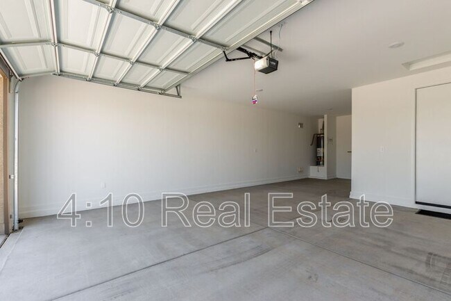 Building Photo - 35405 W Catalan St