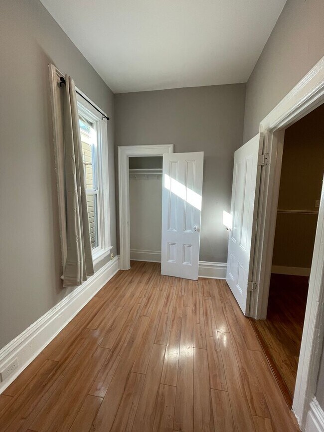 Building Photo - 1024 Wood St