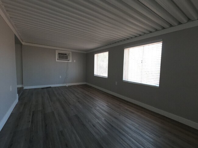 Building Photo - SINGLE-STORY HOME | NEWLY RENOVATED | SAHARA & EASTERN | CENTRAL LAS VEGAS