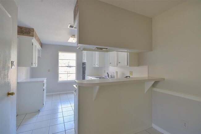 Building Photo - 3938 Forest Bluff Dr