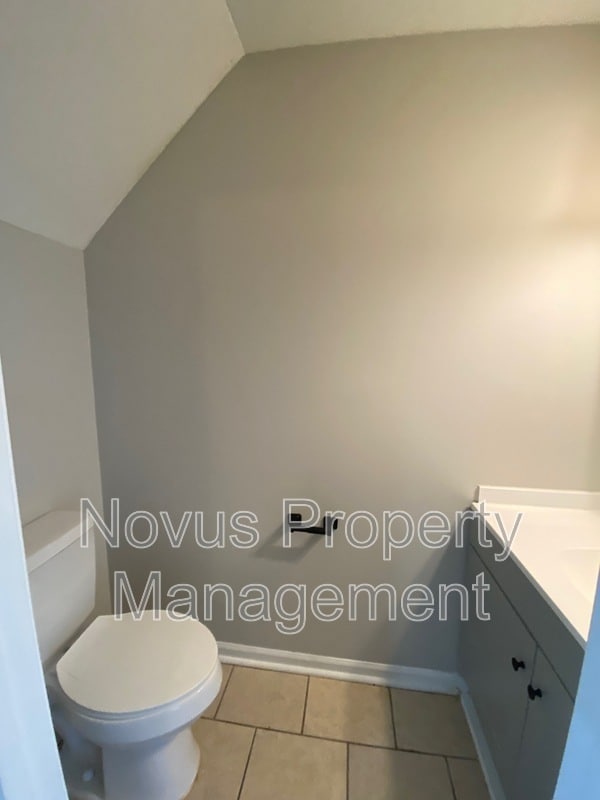 Building Photo - 619 South St