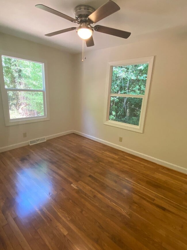 Building Photo - Charming 3-Bedroom Home in the Heart of Du...