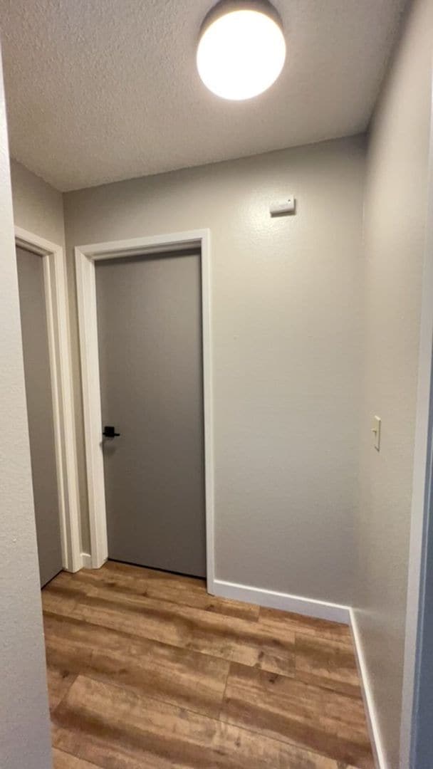 Building Photo - Cozy, Completely Remodeled, One Bedroom Ap...
