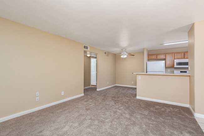 Building Photo - 2 bedroom in gated community with pool/spa...