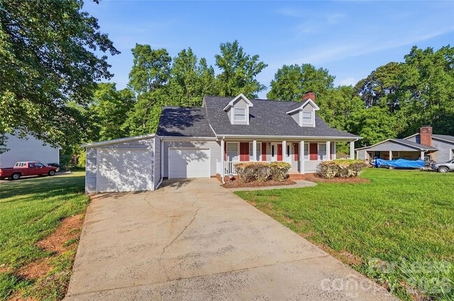 Building Photo - 319 Deep Forest Ct