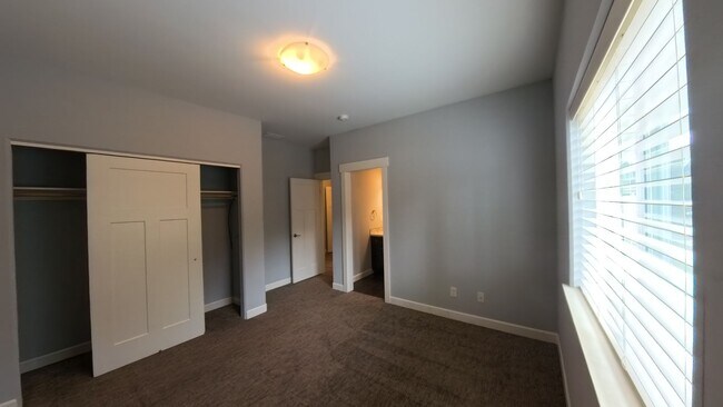 Building Photo - 6892 Baudelaire