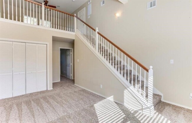 Building Photo - 730 Redwing Pl Dr