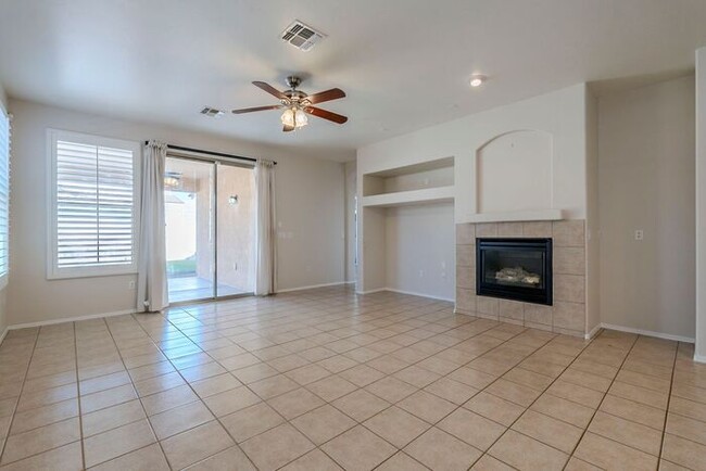 Building Photo - Spacious Elegance in Rancho Sahuarita’s Ga...