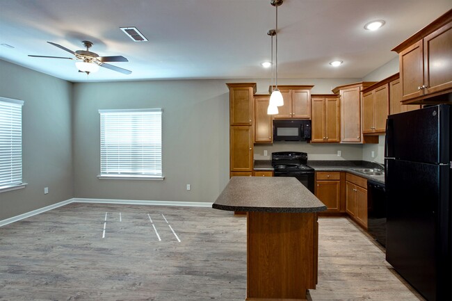 Building Photo - 2202 Cedarbrook Ct