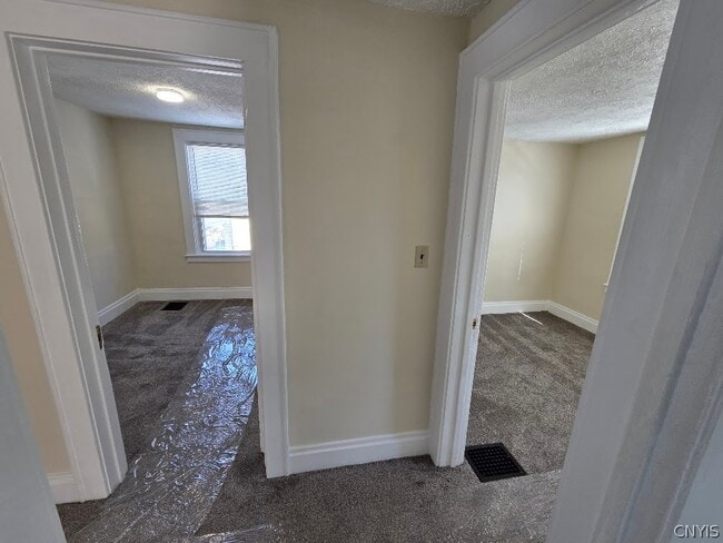 Building Photo - 210 N Midler Ave