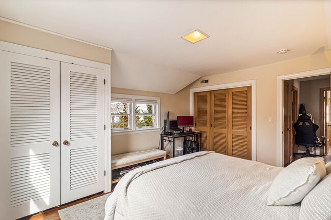 Building Photo - 1345 Lincoln Ave S