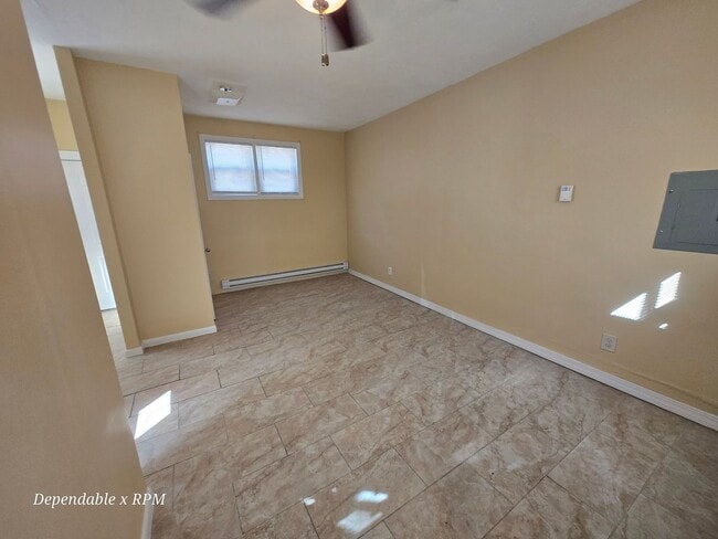 Building Photo - Studio 1 bath with Full Kitchen Available in Hyde Park