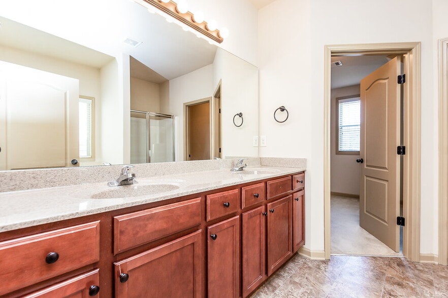 Building Photo - 1971 Bridle Rd