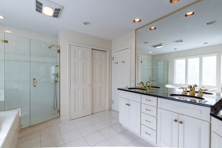 Building Photo - 42 Jefferson Ave