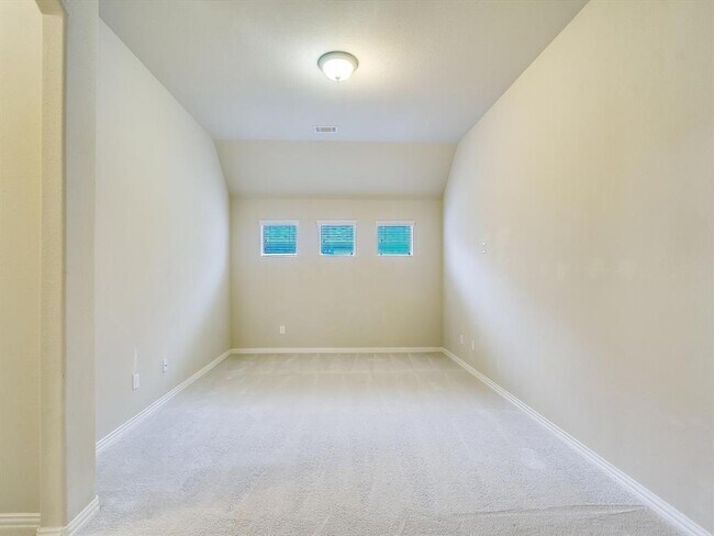Building Photo - 452 Monahans Dr