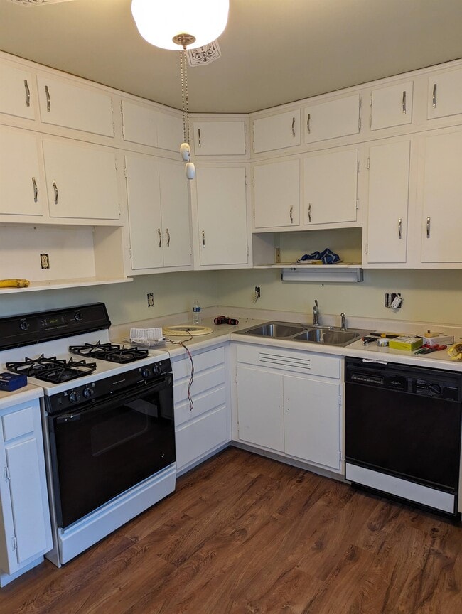 Building Photo - 9 Glenview Dr