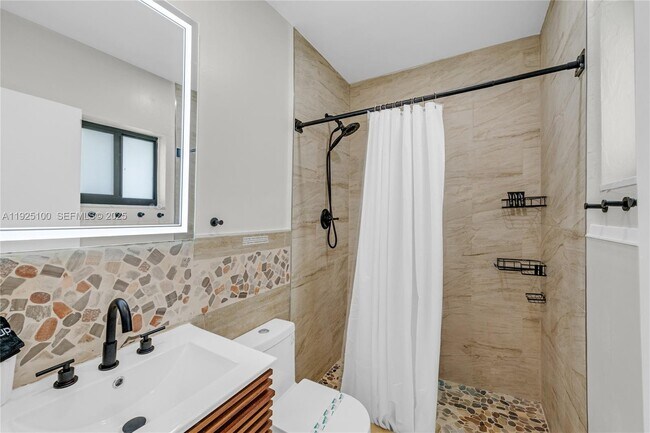 Building Photo - 1204 NE 7th St