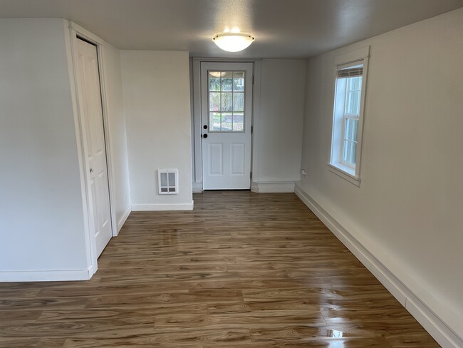 Building Photo - 220 Ruby Ave