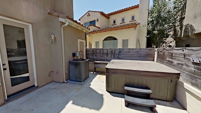 Building Photo - Spacious 3Bd 2.5Ba 2 Story Home w/ Fabulou...