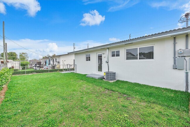 Building Photo - 3820 SW 92nd Ave