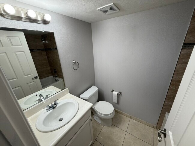 Building Photo - 94 Venus Court