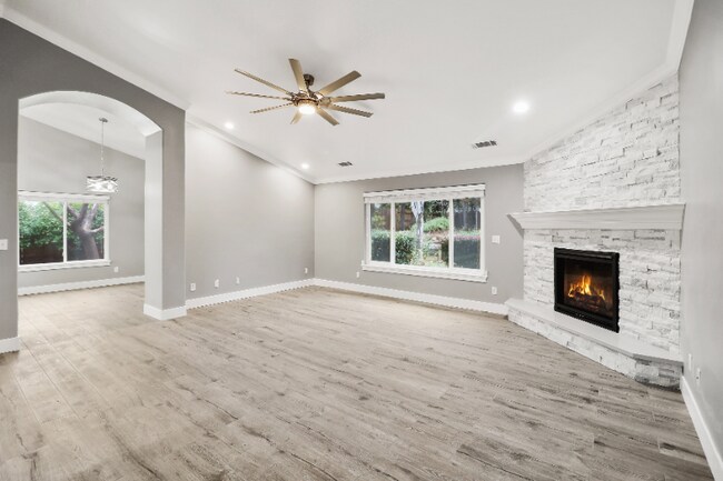 Building Photo - 3451 Woodbury Dr