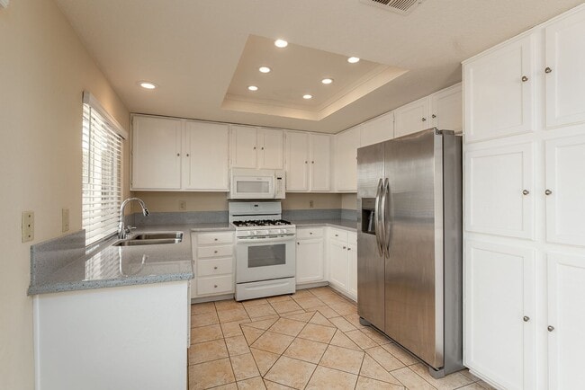 Building Photo - Beautiful Home In Coveted Rancho Del Oro!