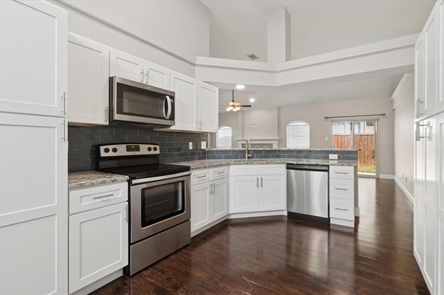 Building Photo - 9921 Carmel Valley Dr