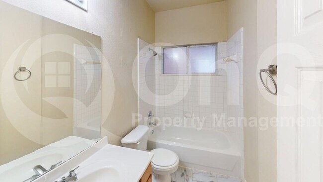 Building Photo - 2210 Elm Falls Pl
