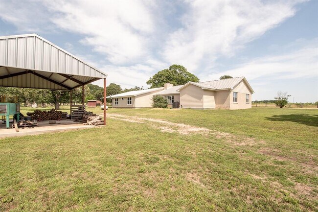 Building Photo - 2205 Co Rd 122
