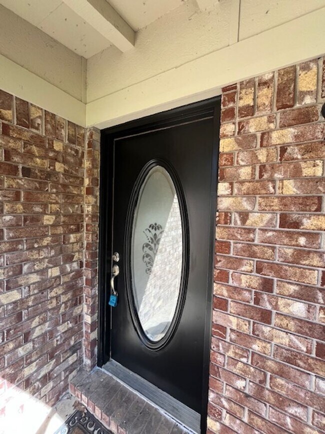 Building Photo - 16 Eastwood Dr