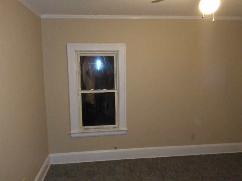 Building Photo - 1328 Fry Ave