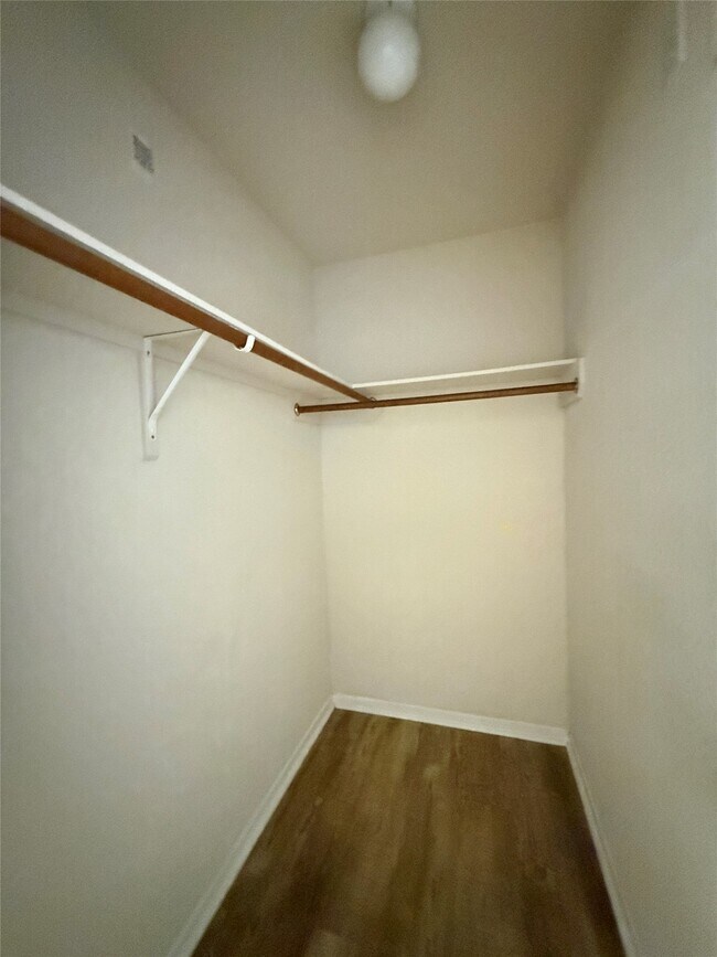 Building Photo - 14802 Fir Knoll Way