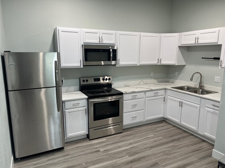 Building Photo - 1546 E 29th Ave