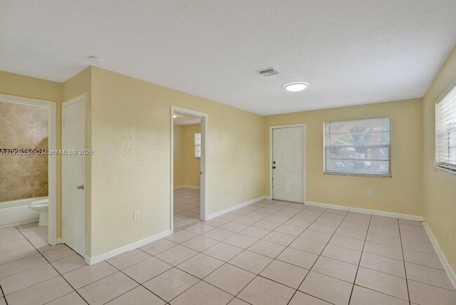 Building Photo - 1101 Prospect Rd