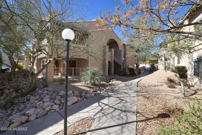 Building - 101 S Players Club Dr