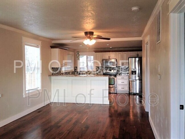 Building Photo - 2704 W Jefferson St