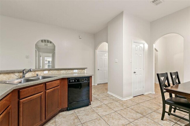 Building Photo - 27 N Regan Mead Cir