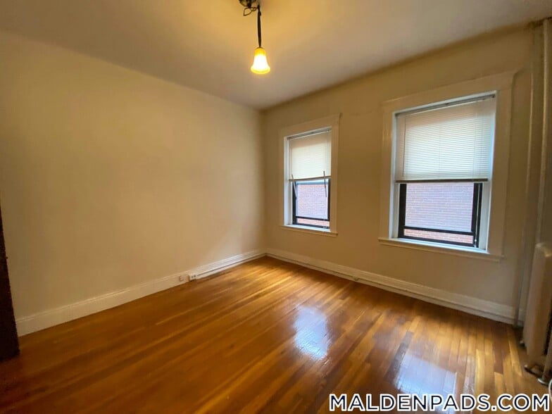 Building Photo - 17-19-19 Washington St S