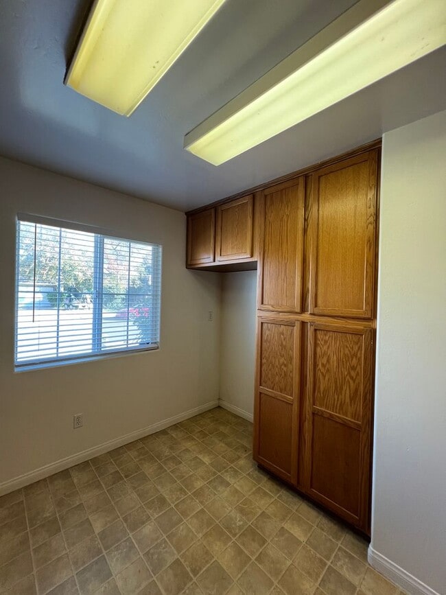 Building Photo - 6615 Silver Moon Dr
