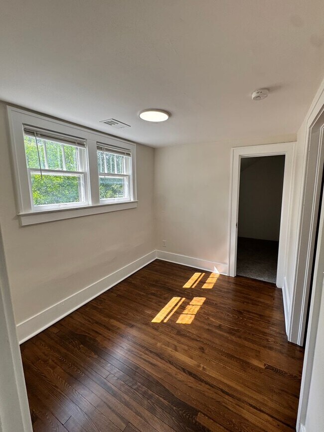 Building Photo - Spacious 4-Bedroom Home with 2 Kitchens | West Ann Arbor