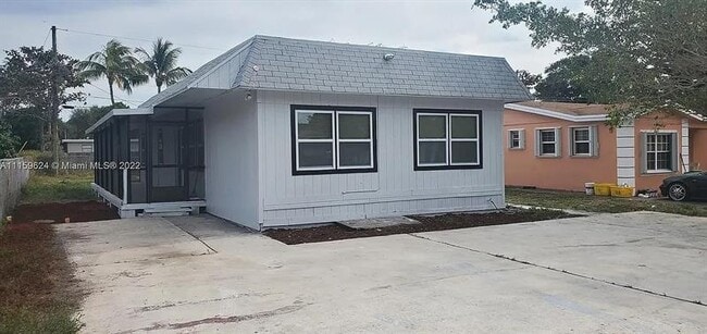 Primary Photo - 347 NW 6th St